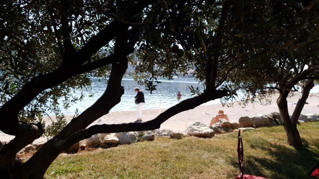 Apartmani Rokic Seget Vranjica Bagian luar foto