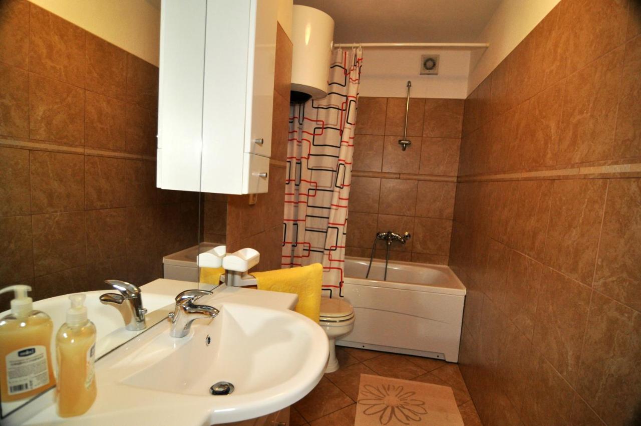 Apartmani Rokic Seget Vranjica Bagian luar foto