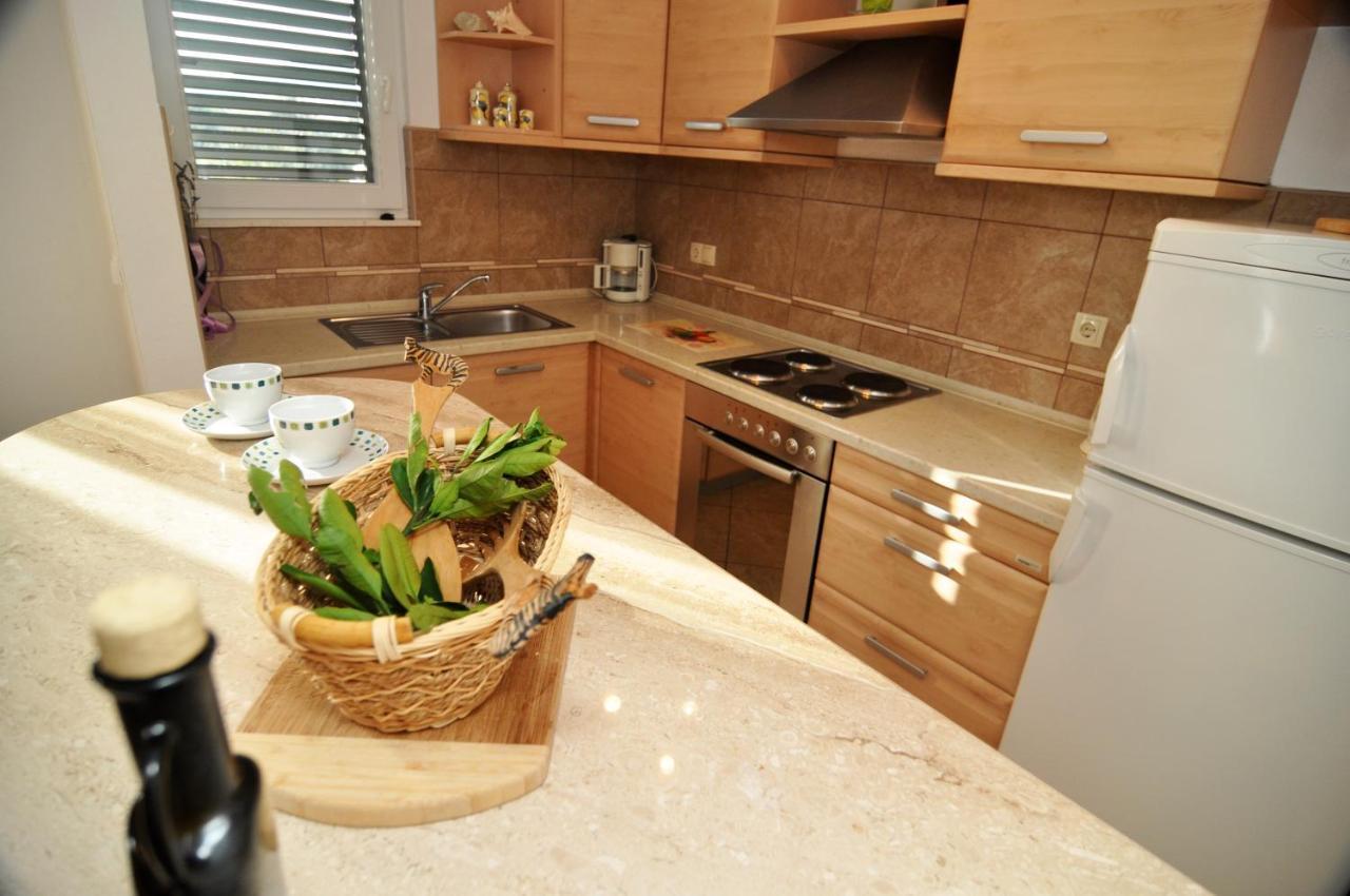 Apartmani Rokic Seget Vranjica Bagian luar foto