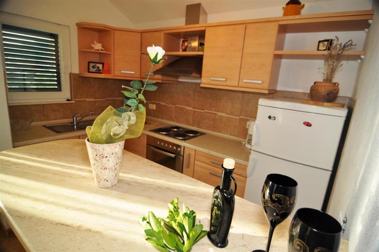 Apartmani Rokic Seget Vranjica Bagian luar foto
